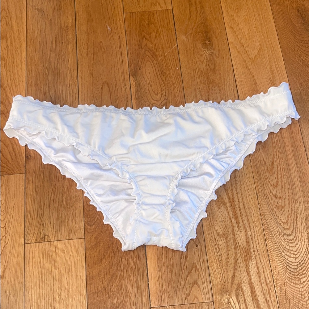 Shade & Shore White Ruffled Bikini Bottoms - Size L